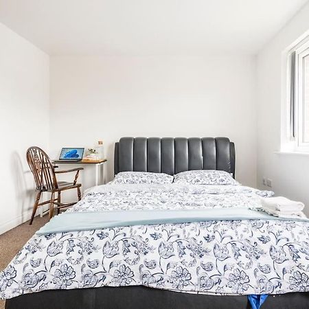 En-Suit Room With Free Dedicated Parking مانشستر المظهر الخارجي الصورة